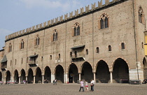 Italy, Lombardy, Mantova, Piazza Sordello with Palazzo Ducale.