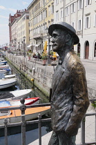 Italy, Friuli Venezia Giulia, Trieste, statue of James Joyce along the Canal Grande.