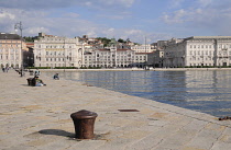 Italy, Friuli Venezia Giulia, Trieste, Molo Audace waterside with Piazza dell'Unita D'Italia.
