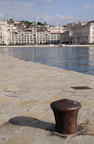 Italy, Friuli Venezia Giulia, Trieste, Molo Audace waterside with Piazza dell'Unita D'Italia.