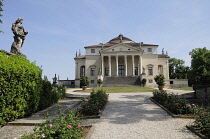 Italy, Veneto, Vicenza, walkway towards Villa Rotonda.