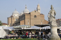 Italy, Veneto, Padua, statue on Isola Memmia e Zairo Teatro Romano, Prato della Valle with Basilica San Guistina.