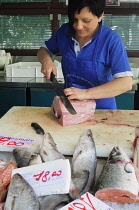 Italy, Veneto, Treviso, fish market, cutting steaks.