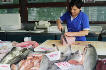 Italy, Veneto, Treviso, fish market, cutting steaks.