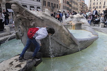 Italy, Lazio, Rome, Centro Storico, Piazza Spagna, Fontana della Baracaccia.