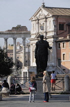 Italy, Lazio, Rome, Foro Romano, view onto Roman Forum with the Temple of Saturn from Via Fori Imperiale.