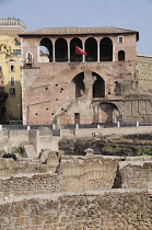 Italy, Lazio, Rome, Fori Imperiale, Trajan's Forum & market, view across ruins of Trajan's Forum to Trajan's market.