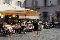 Italy, Lazio, Rome, Trastevere, Piazza di Santa Maria de Trastevere, cafes on the Piazza.