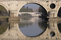 Italy, Lazio, Rome, Trastevere, Ponte Sisto across the river Tiber.