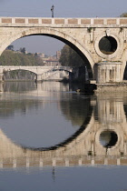 Italy, Lazio, Rome, Trastevere, Ponte Sisto across the river Tiber.