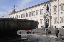 Italy, Lazio, Rome, Quirinal Hill, fountain & Palazzo on Piazza del Quirinale.