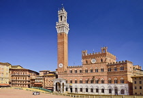 Italy, Tuscany, Siena, Piazza del Campo with the Torre del Mangia and Palazzo Publico or Town Hall.