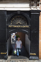 Ireland, North, Belfast, Ann Street, Entrance to Pottingers entry.