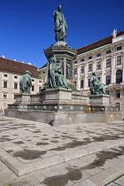 Austria, Vienna, Hofburg Royal Palace, In der Burg courtyard with statue of Emperor Franz 1.