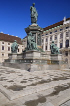 Austria, Vienna, Hofburg Royal Palace, In der Burg courtyard with statue of Emperor Franz 1.