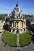 England, Oxford, Bodleian Library, Radcliffe Camera, view from St Mary the Virgin church tower.