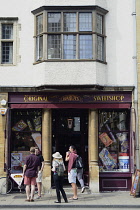 England, Oxford, Hardy's traditional sweet shop, High Street.