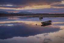 Ireland, County Sligo, Sligo town, Dawn on the river Garavogue at Doorly Park.