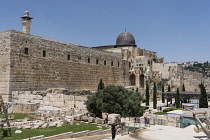 Israel, Jerusalem, Jerusalem Archeological Park, The southwest corner of the wall around the Temple Mount or al-Haram ash-Safir overlooks the Jerusalem Archeological Park and the grounds of the Davids...