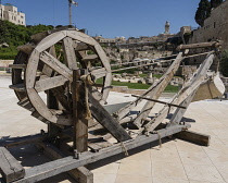 Israel, Jerusalem, Jerusalem Archeological Park, A wooden crane used to move heavy blocks of stone in construction projects in ancient Jerusalem. The Old City of Jerusalem and its Walls is a UNESCO Wo...