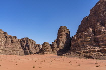 Jordan, Wadi Rum Protected Area, Desert sand and mountains in the Wadi Rum Protected Area, a UNESCO World Heritage Site. Um Sahn sandstone.