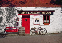 Ireland, County Cork, Clonakilty, An Teach Beag, Pub and traditional music venue.