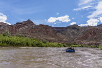 USA, Utah, A family rafting trip through the canyon of the San Juan River.