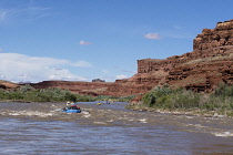 USA, Utah, A family rafting trip through the canyon of the San Juan River.