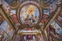 England, Richmond upon Thames. Hampton Court Palace, the Queens Drawing Room, which was originally built for Queen Mary 2nd at the end of the 17th century but decorated during the reign of Queen Anne...