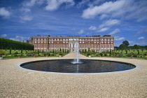 England, Richmond upon Thames. Hampton Court Palace seen from King William 3rdâs restored Privy or Private Garden.