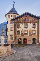 Germany, Bavaria, Berchtesgaden, Market Square with Marktplatz Brunnen or Market Square Fountain and the Deer House.