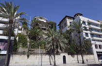 Spain, Balearic Islands, Majorca, Palma de Mallorca, House overlooking the marina with stepped garden.