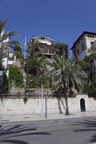 Spain, Balearic Islands, Majorca, Palma de Mallorca, House overlooking the marina with stepped garden.