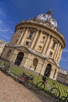 England, Oxfordshire, Oxford, Radcliffe Camera which is an iconic Oxford landmark and a working library, part of the central Bodleian Library complex.