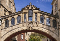 England, Oxfordshire, Oxford, Hertford Bridge, better known as the Bridge of Sighs which was constructed in 1913 to link two sections of Hertford College and falsely said to be similar to the Bridge o...