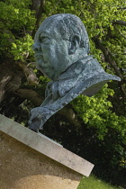 England, Oxfordshire, Woodstock, Blenheim Palace, Bust of Sir Winston Churchill by Oscar Nemon in the grounds of the palace.