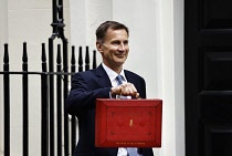 England, London, Westminster, Jeremy Hunt, Conservative Chancellor of the Exchequer, holding the red box in on Downing Street on budget day 15TH March 2023. BUDGET DAY, JEREMY HUNT MP, CHANCELLOR OF T...