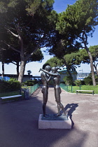 France, Provence-Alps, Cote d'Azur, Antibes Juan-les-Pins, Bronze statues of male and female figures embracing.