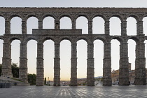 Spain, Castile and Leon, Segovia, Pre dawn view of the Aqueduct of Segovia, a Roman aqueduct with 167 arches built around the first century AD to channel water from springs in the mountains 17 kilomet...