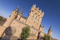 Spain, Castile and Leon, Segovia, 12th century Alcazar of Segovia with the 15th century Tower of John 2nd of Castile being the main feature, angular view from the left on the Plaza de la Reina Victori...