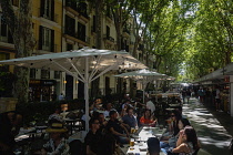 Spain, Balearic Islands, Majorca, Palma de Mallorca, Old Town, Paseo del Borne or Passeig des Born in Catalan. People dining at restaurant tables in the most elegant avenue in Palma lined with designe...