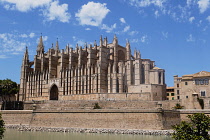 Spain, Balearic Islands, Majorca, Palma de Mallorca, Old Town. La Seu Gothic Roman Catholic Cathedral of Santa Maria.