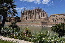 Spain, Balearic Islands, Majorca, Palma de Mallorca, Old Town. La Seu Gothic Roman Catholic Cathedral of Santa Maria.