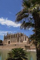Spain, Balearic Islands, Majorca, Palma de Mallorca, Old Town. La Seu Gothic Roman Catholic Cathedral of Santa Maria.