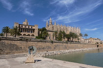 Spain, Balearic Islands, Majorca, Palma de Mallorca, Old Town.Royal Palace of La Almudaina and La Seu Gothic Roman Catholic Cathedral of Santa Maria