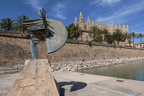 Spain, Balearic Islands, Majorca, Palma de Mallorca, Old Town. Abstract sculpture in the Parc de la Mar below La Seu Gothic Roman Catholic Cathedral of Santa Maria.