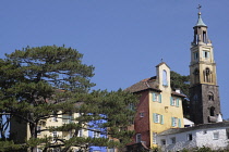 Wales, Gwynedd, Portmeirion, Italianate resort village designed and constructed by Sir Clough Williiams-Ellis between 1925 and 1975 and used as the film set for The Prisoner.