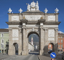 Austria, Tyrol, Innsbruck, Altstadt, The Triumphal Arch or Triumphpforte dating from 1765 framing the Servitenkirche or Servite Church.