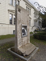 Germany, Berlin, Hamburger Bahnhof former railway station now acontemporary art museum, the Museum für Gegenwart. Section of Berlin Wall with ATM cash machine.