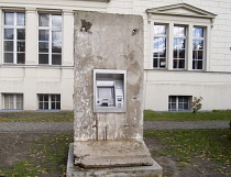 Germany, Berlin, Hamburger Bahnhof former railway station now acontemporary art museum, the Museum für Gegenwart. Section of Berlin Wall with ATM cash machine.